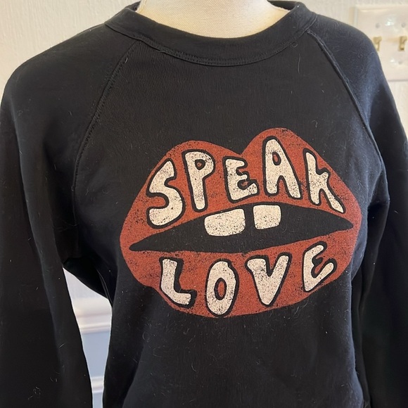 LIKE NEW SUPER SOFT BLACK ‘SPEAK LOVE’ LIPS SWEATSHIRT - SIZE SMALL - Picture 3 of 7